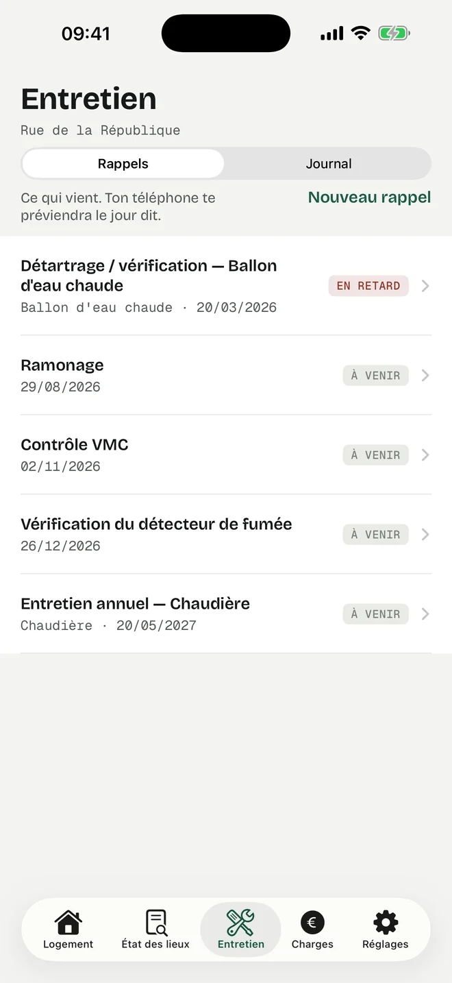 Écran Entretien : le ballon d'eau chaude en retard, puis ramonage, contrôle VMC, détecteur de fumée et chaudière à venir, avec leurs dates.